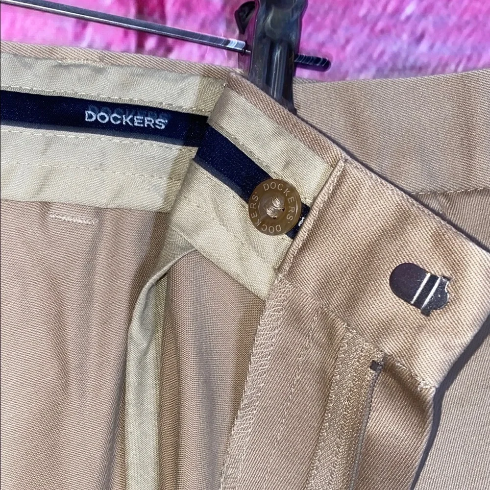 NWT Dockers Men's Khaki Pants W36 L30